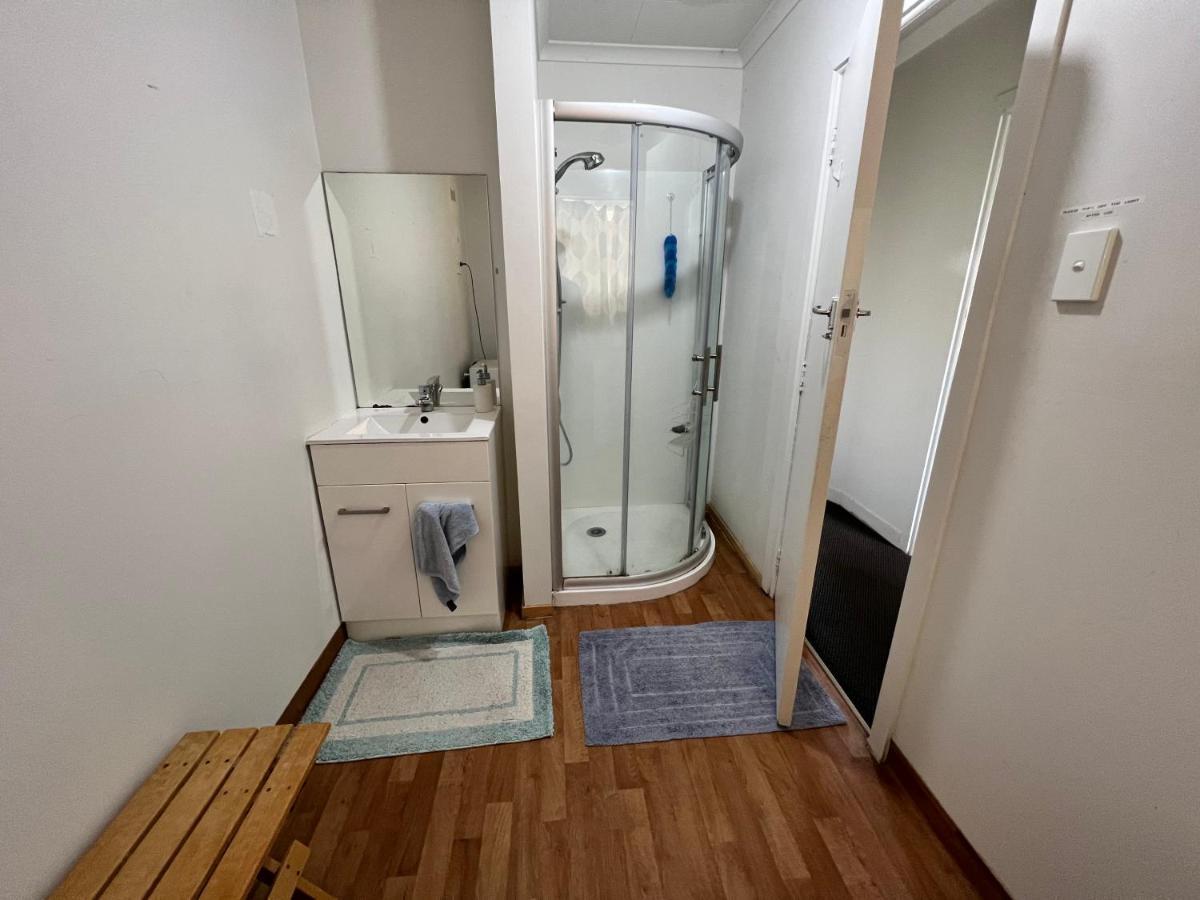 Single Room #1 Or #3 - Homestay Family Home - No Breakfast Хамилтън Екстериор снимка